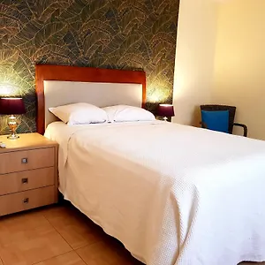 https://island-house-curacao.comcaribbean.com